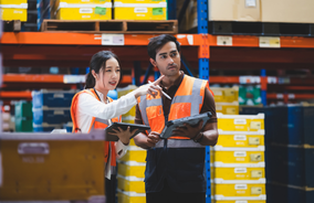 warehouse worker and supervisor discussing warehouse work